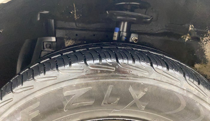 2017 Maruti Swift VXI, Petrol, Manual, 68,694 km, Left Front Tyre Tread