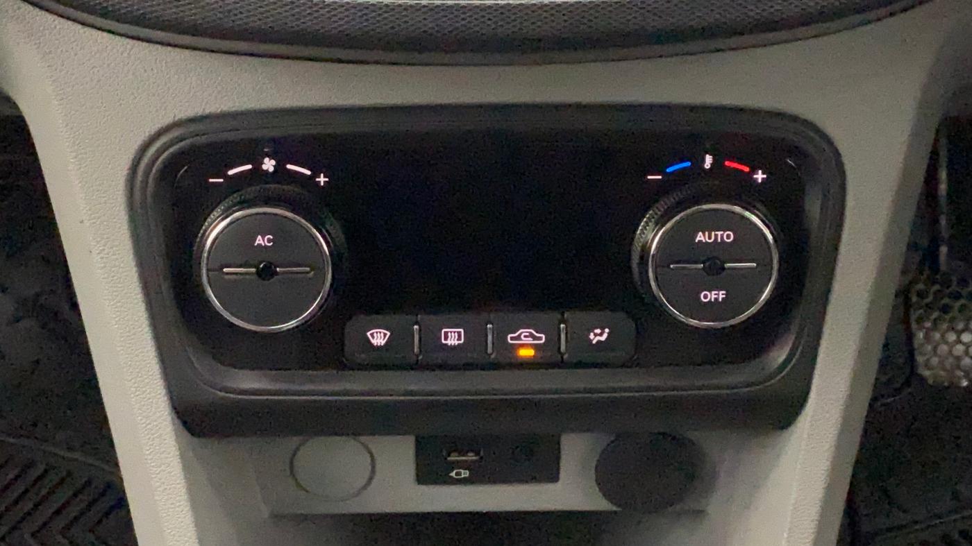 2021 Tata Tiago XZ PLUS DUAL TONE PETROL, Petrol, Manual, 35,158 km, Automatic Climate Control