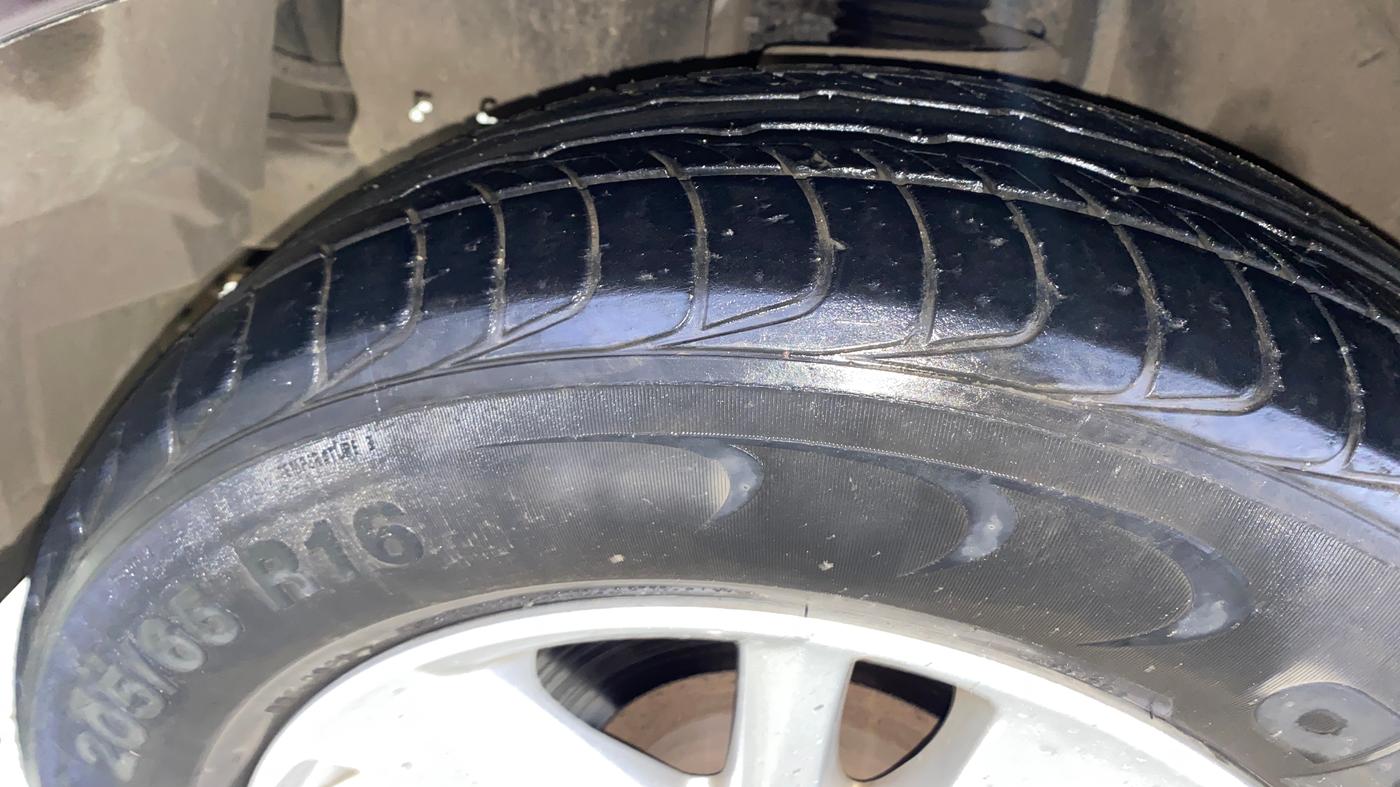 2018 Toyota Innova Crysta 2.4 VX 7 STR, Diesel, Manual, 37,949 km, Left Front Tyre Tread