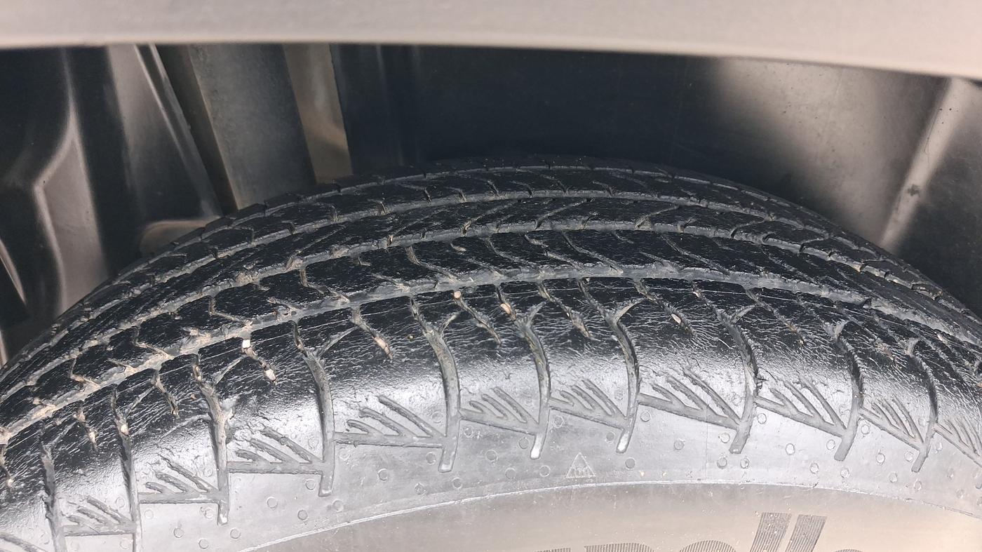 2023 Maruti Grand Vitara ALPHA SMART HYBRID, Petrol, Manual, 89,305 km, Right Rear Tyre Tread