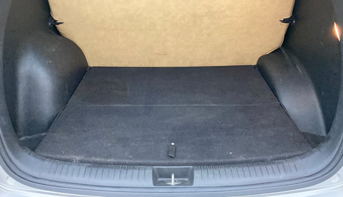 2016 Hyundai Creta 1.6 E + VTVT, Petrol, Manual, 30,221 km, Boot Inside