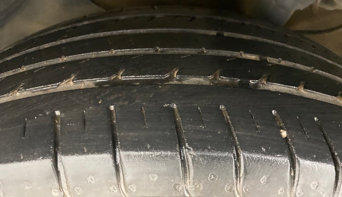 2016 Hyundai Creta 1.6 E + VTVT, Petrol, Manual, 30,221 km, Left Front Tyre Tread