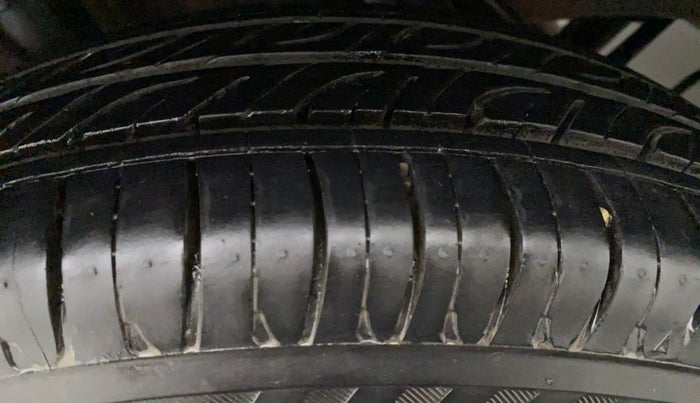 2017 Renault Kwid RXT 1.0 AMT (O), Petrol, Automatic, 97,675 km, Left Front Tyre Tread