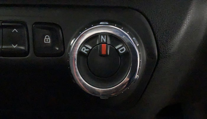 2017 Renault Kwid RXT 1.0 AMT (O), Petrol, Automatic, 97,675 km, Gear Lever