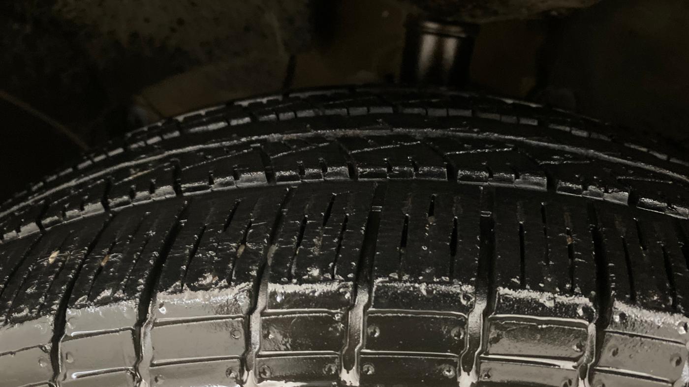 2014 Renault Duster 85 PS RXL DIESEL, Diesel, Manual, 94,209 km, Left Front Tyre Tread