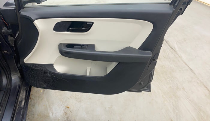 2021 Tata ALTROZ XE PETROL, Petrol, Manual, 30,527 km, Driver Side Door Panels Control