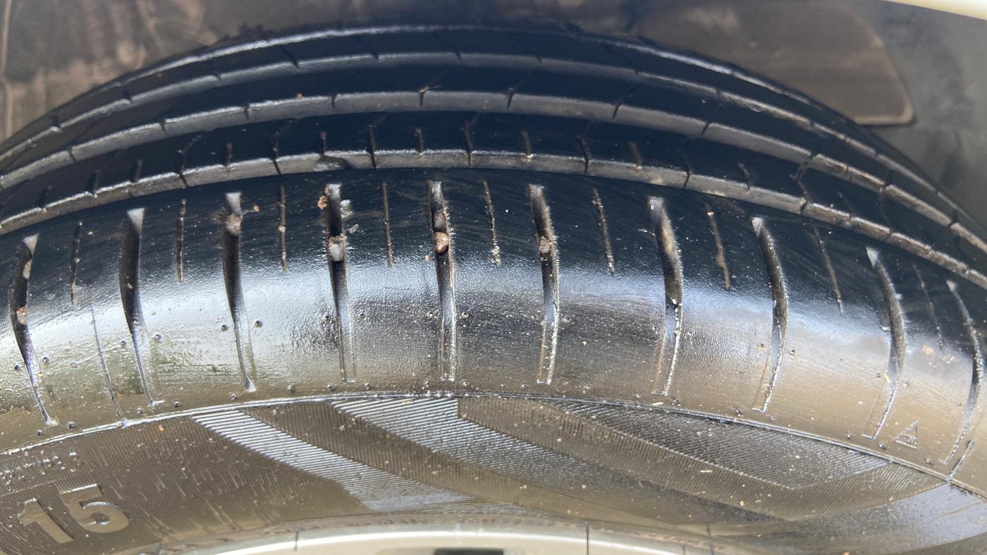 2022 Maruti Dzire ZXI AMT, Petrol, Automatic, 69,241 km, Right Front Tyre Tread