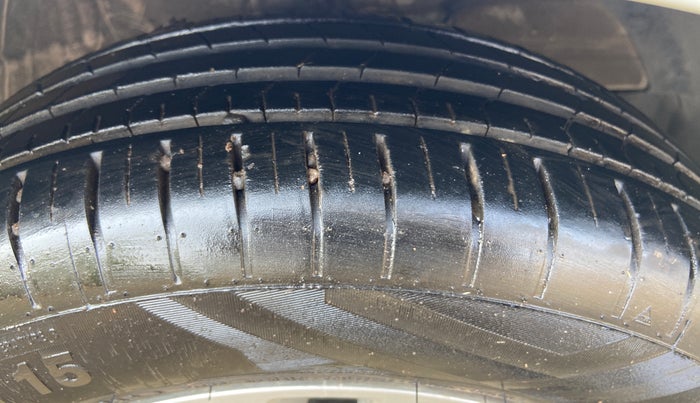 2022 Maruti Dzire ZXI AMT, Petrol, Automatic, 69,241 km, Right Front Tyre Tread