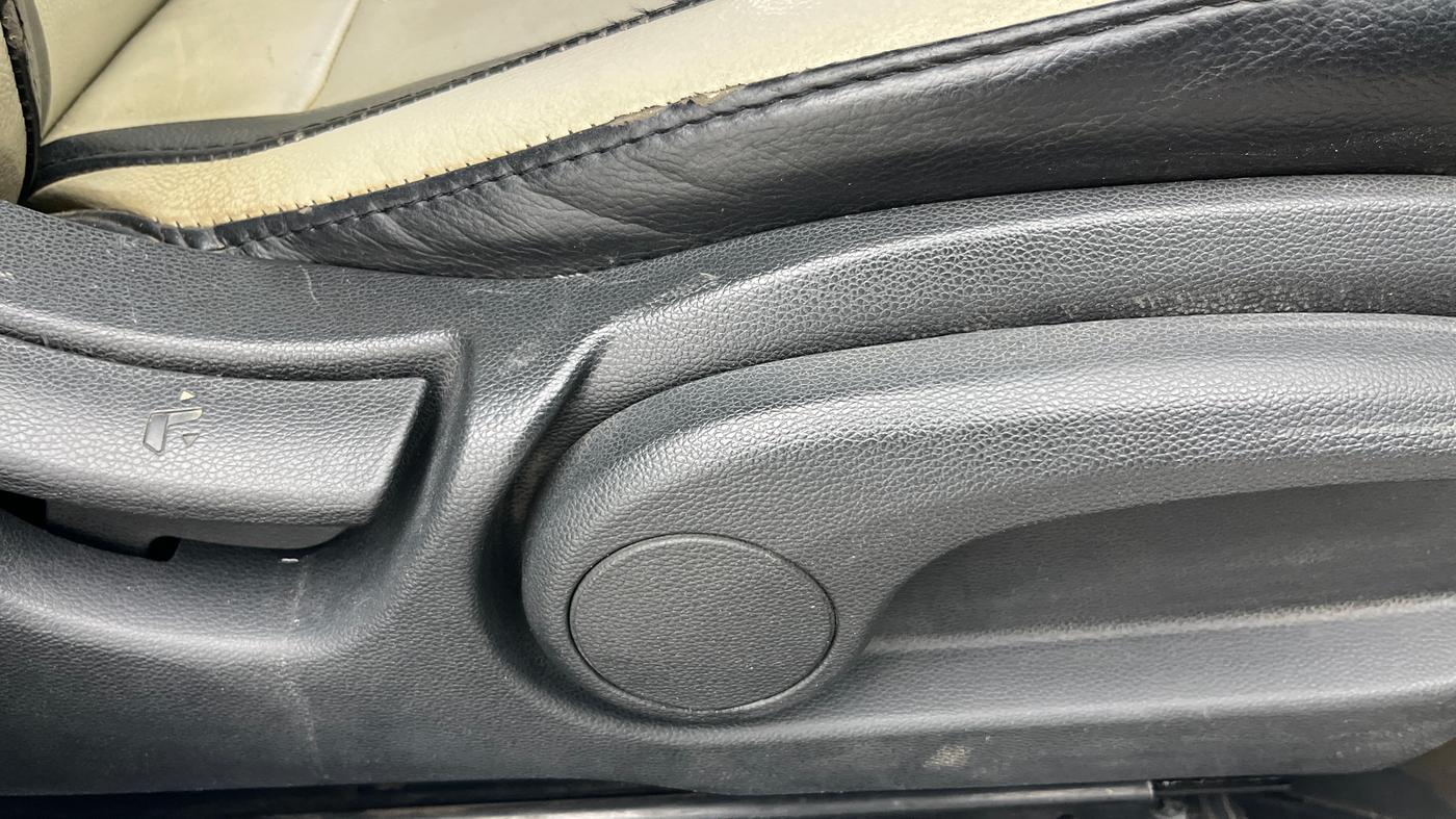 2015 Hyundai Elite i20 ASTA 1.2, Petrol, Manual, 1,03,321 km, Driver Side Adjustment Panel