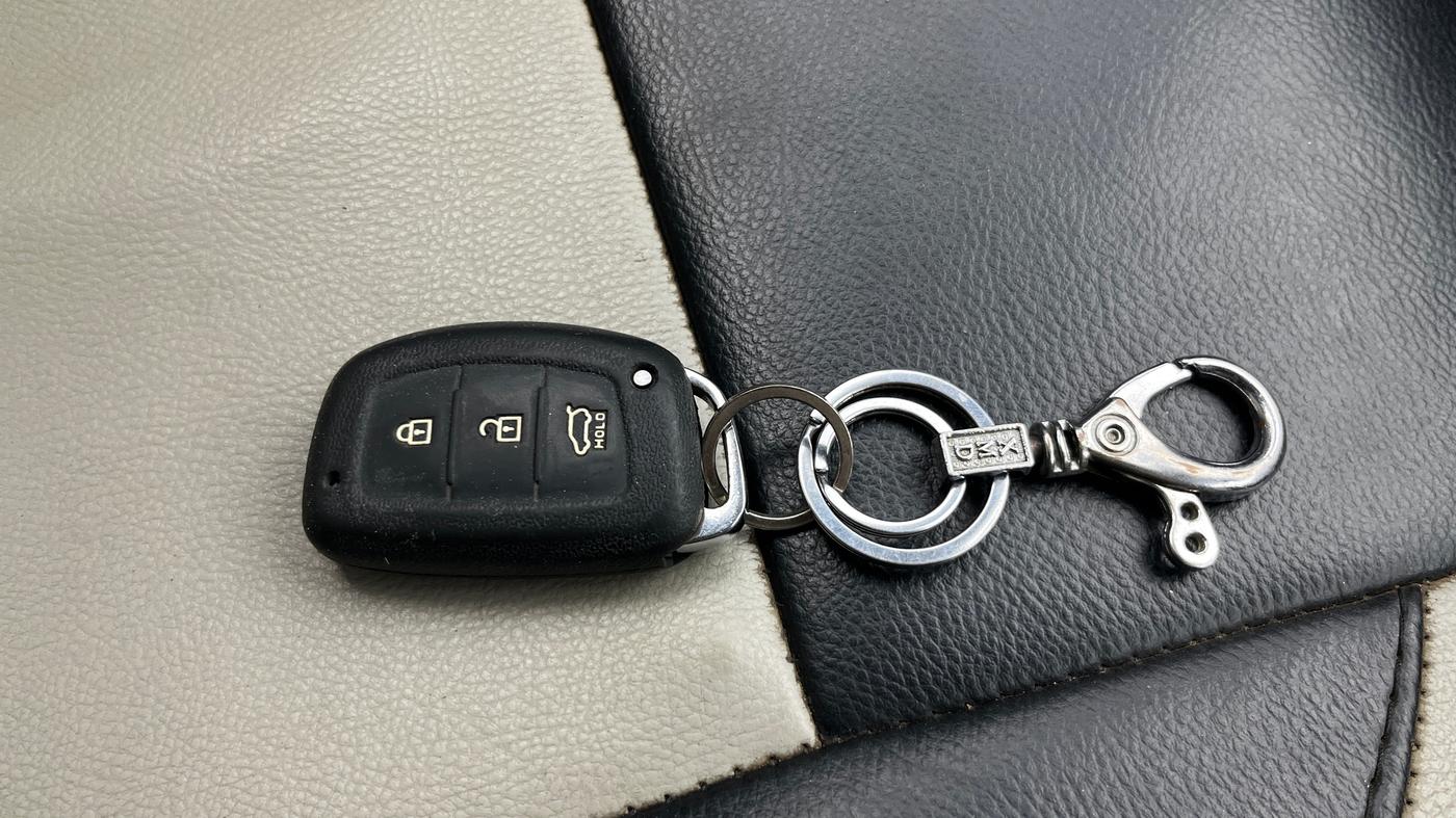 2015 Hyundai Elite i20 ASTA 1.2, Petrol, Manual, 1,03,321 km, Key Close Up