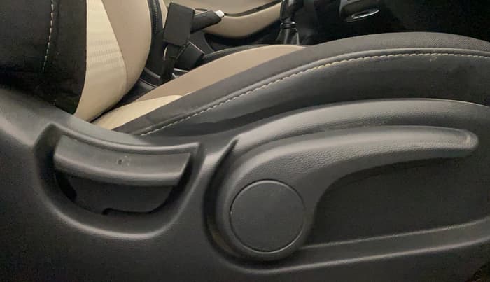 2019 Hyundai Elite i20 SPORTZ PLUS 1.2, Petrol, Manual, 1,25,589 km, Driver Side Adjustment Panel