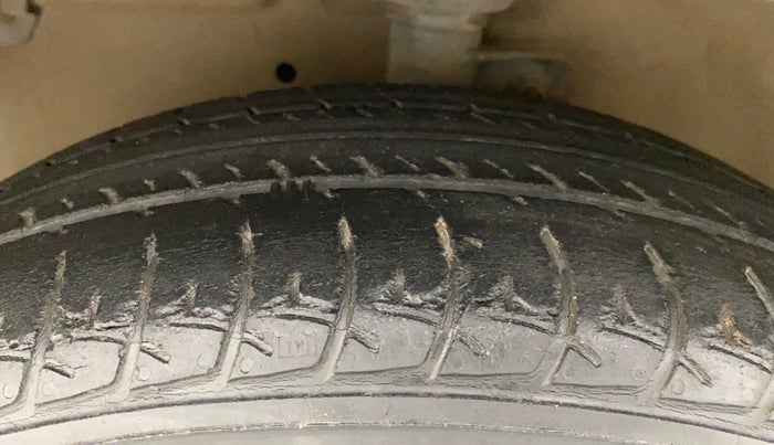 2016 Maruti Celerio ZXI, Petrol, Manual, 37,651 km, Left Front Tyre Tread