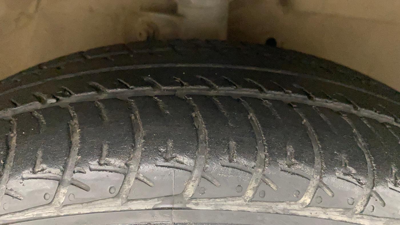 2016 Maruti Celerio ZXI, Petrol, Manual, 37,651 km, Right Front Tyre Tread