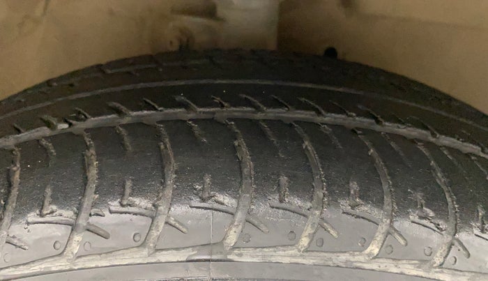2016 Maruti Celerio ZXI, Petrol, Manual, 37,651 km, Right Front Tyre Tread