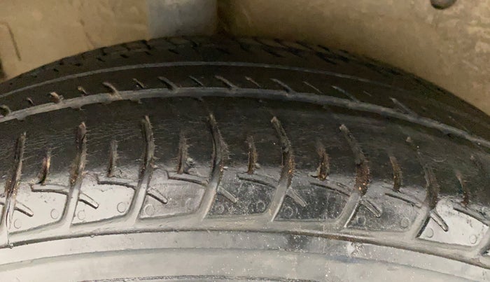 2016 Maruti Celerio ZXI, Petrol, Manual, 37,651 km, Right Rear Tyre Tread