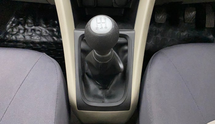 2016 Maruti Celerio ZXI, Petrol, Manual, 37,651 km, Gear lever - Boot cover slightly torn