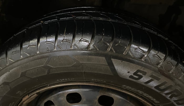 2017 Mahindra Kuv100 K8 6 STR, CNG, Manual, 31,677 km, Right Front Tyre Tread