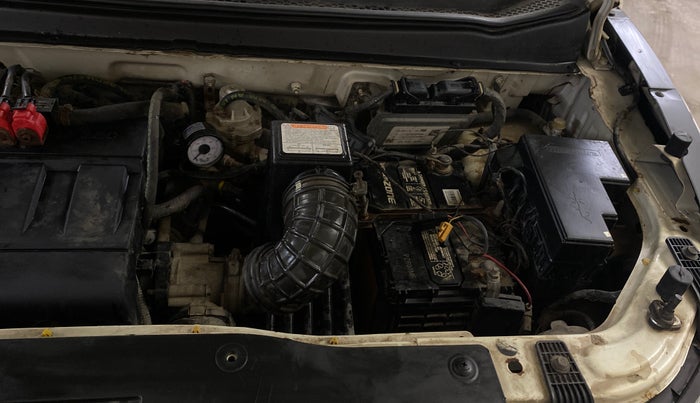 2017 Mahindra Kuv100 K8 6 STR, CNG, Manual, 31,677 km, Engine View - Left