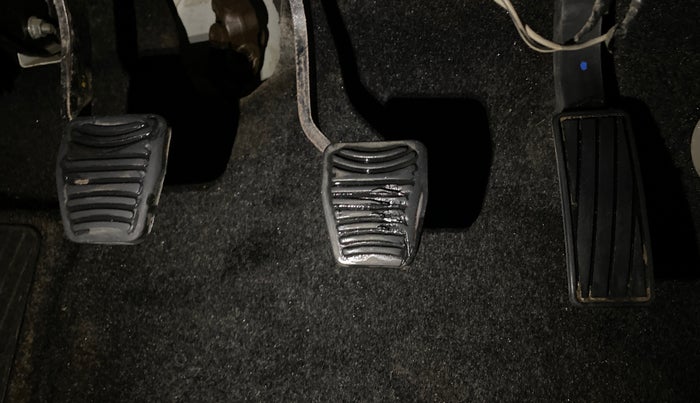 2017 Mahindra Kuv100 K8 6 STR, CNG, Manual, 31,677 km, Pedals