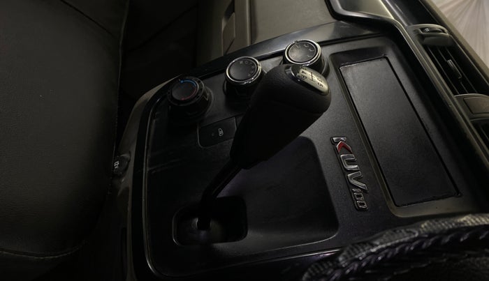 2017 Mahindra Kuv100 K8 6 STR, CNG, Manual, 31,677 km, Gear Lever