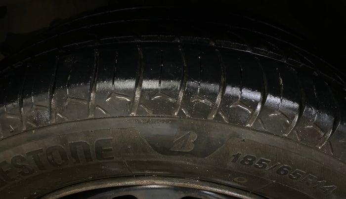 2017 Mahindra Kuv100 K8 6 STR, CNG, Manual, 31,677 km, Left Front Tyre Tread