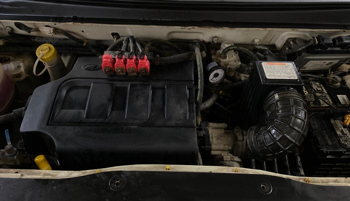 2017 Mahindra Kuv100 K8 6 STR, CNG, Manual, 31,677 km, Engine View
