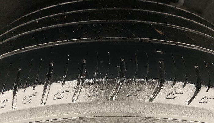 2018 Maruti Vitara Brezza ZDI + AMT, Diesel, Automatic, 58,556 km, Left Front Tyre Tread