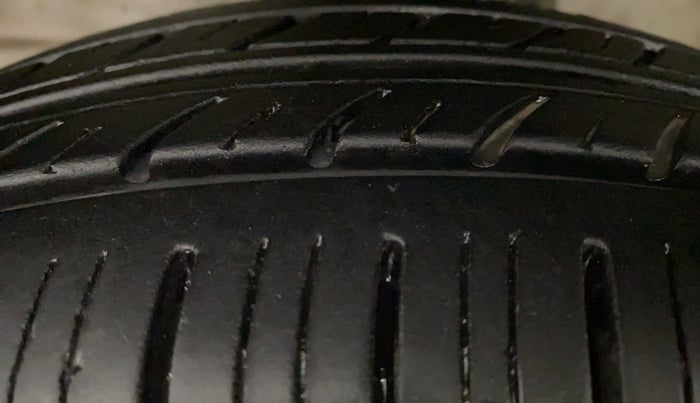 2017 Maruti Wagon R 1.0 LXI, Petrol, Manual, 72,757 km, Left Front Tyre Tread