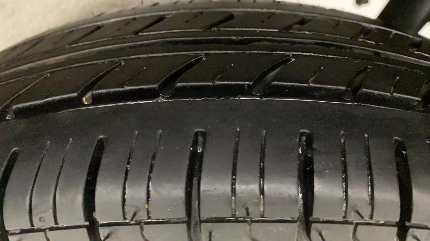 2017 Maruti Wagon R 1.0 LXI, Petrol, Manual, 72,757 km, Left Rear Tyre Tread
