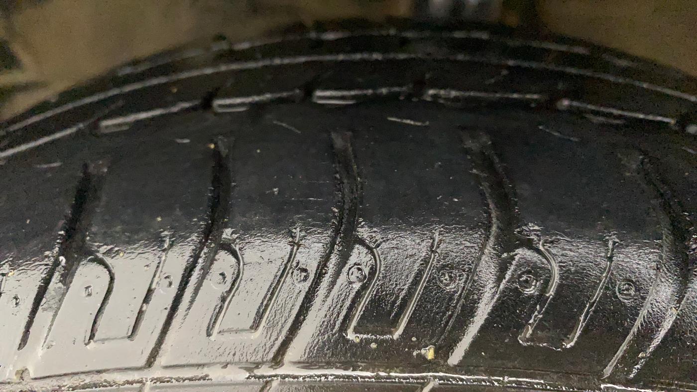 2016 Maruti Wagon R 1.0 VXI AMT, Petrol, Automatic, 60,357 km, Left Front Tyre Tread