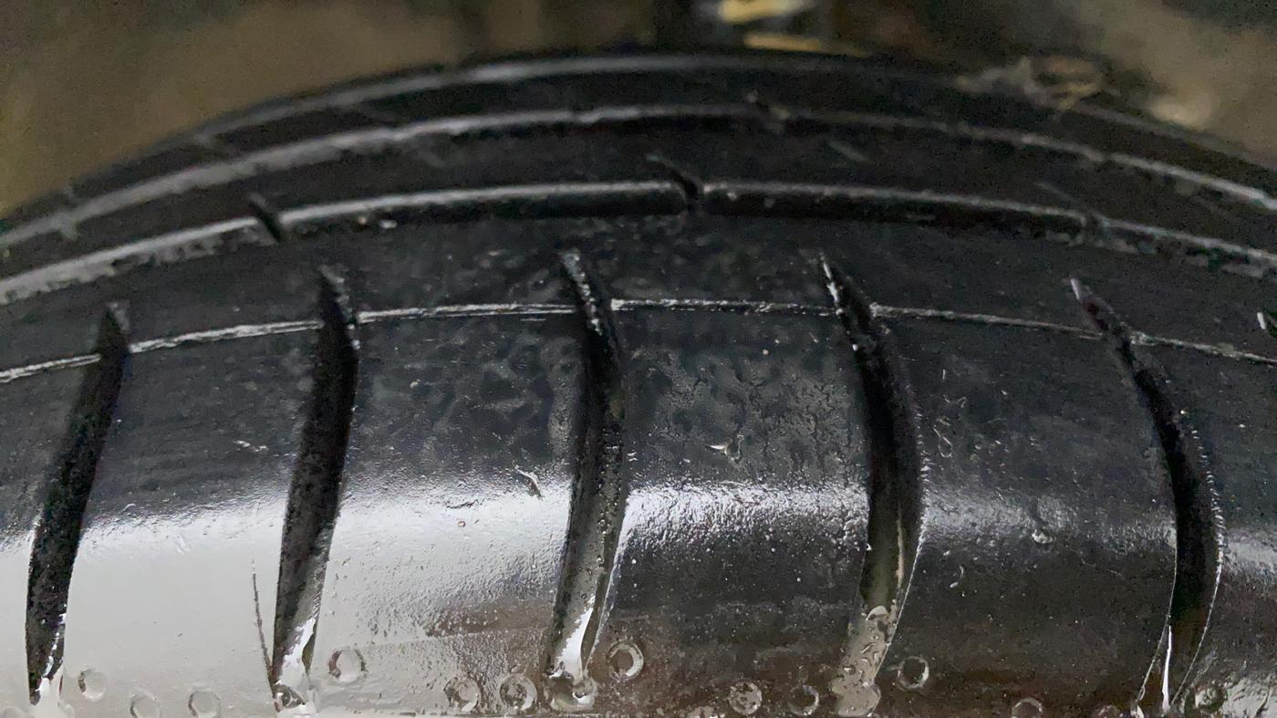 2016 Maruti Wagon R 1.0 VXI AMT, Petrol, Automatic, 60,357 km, Right Front Tyre Tread