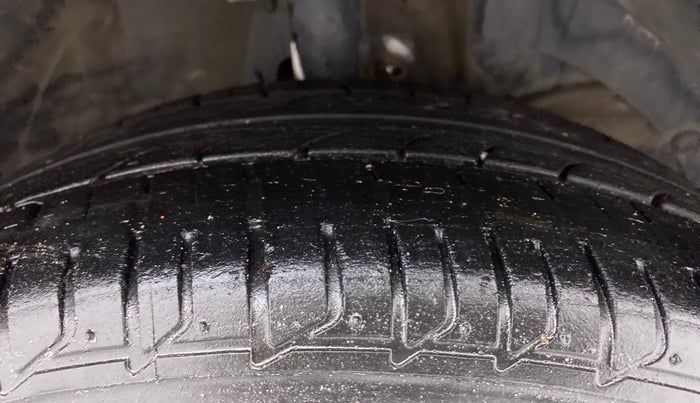 2017 Maruti Baleno ALPHA PETROL 1.2, Petrol, Manual, 80,546 km, Right Front Tyre Tread