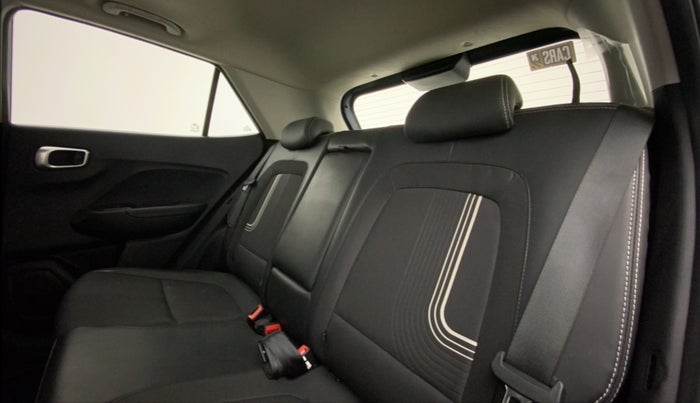 2019 Hyundai VENUE SX 1.0 (O) TURBO, Petrol, Manual, 29,597 km, Right Side Rear Door Cabin
