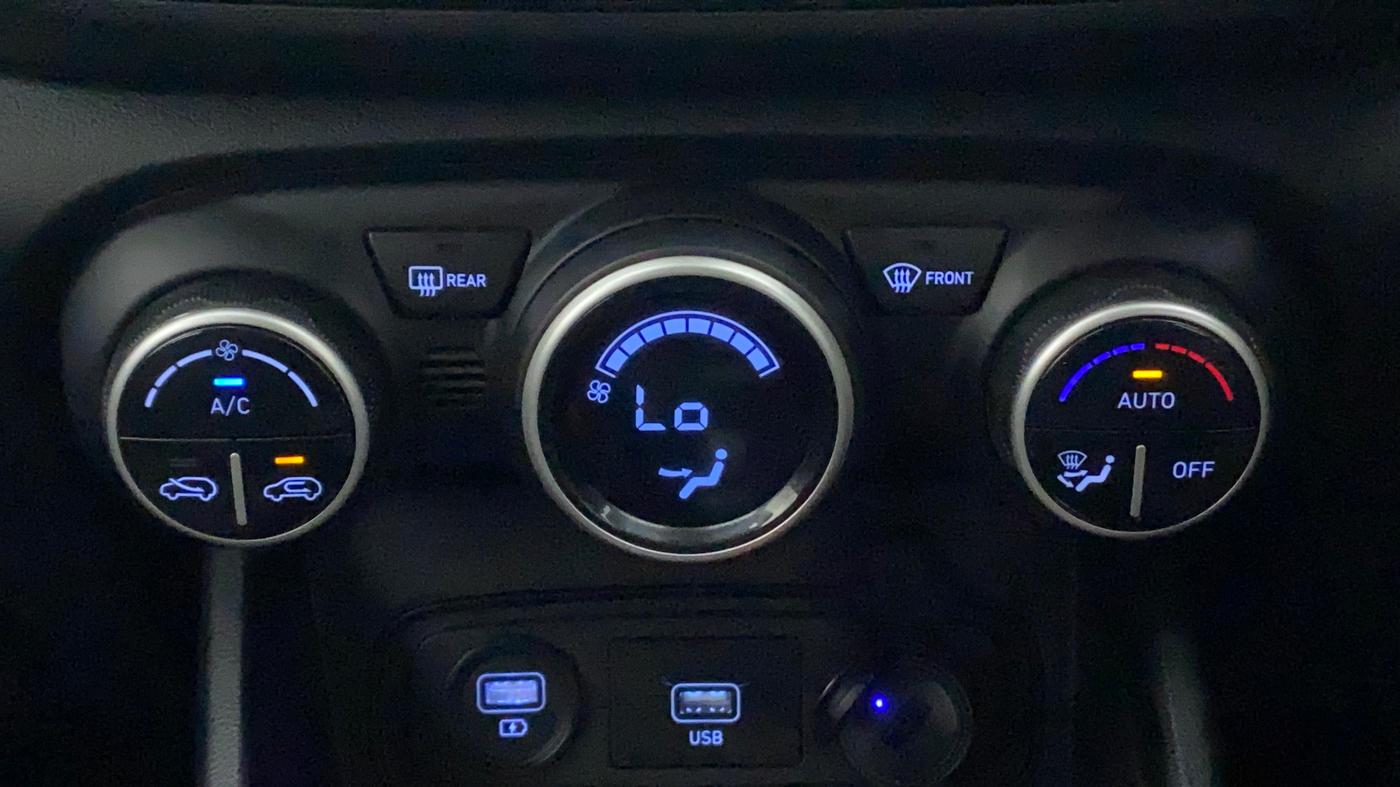 2019 Hyundai VENUE SX 1.0 (O) TURBO, Petrol, Manual, 29,597 km, Automatic Climate Control