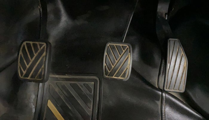 2018 Maruti IGNIS DELTA 1.2, CNG, Manual, 80,757 km, Pedals