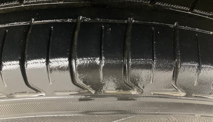 2021 Hyundai VENUE SX PLUS 1.0 TURBO DCT, Petrol, Automatic, 75,584 km, Right Front Tyre Tread