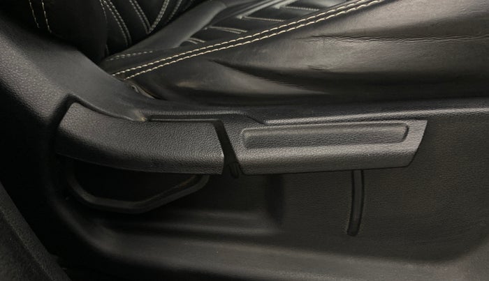 2021 Hyundai VENUE SX PLUS 1.0 TURBO DCT, Petrol, Automatic, 75,584 km, Driver Side Adjustment Panel