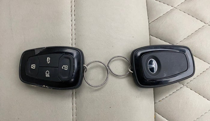 2021 Tata ALTROZ XZ PETROL, Petrol, Manual, 22,585 km, Key Close Up