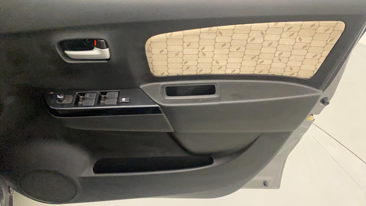 2017 Maruti Wagon R 1.0 VXI, Petrol, Manual, 34,793 km, Driver Side Door Panels Control
