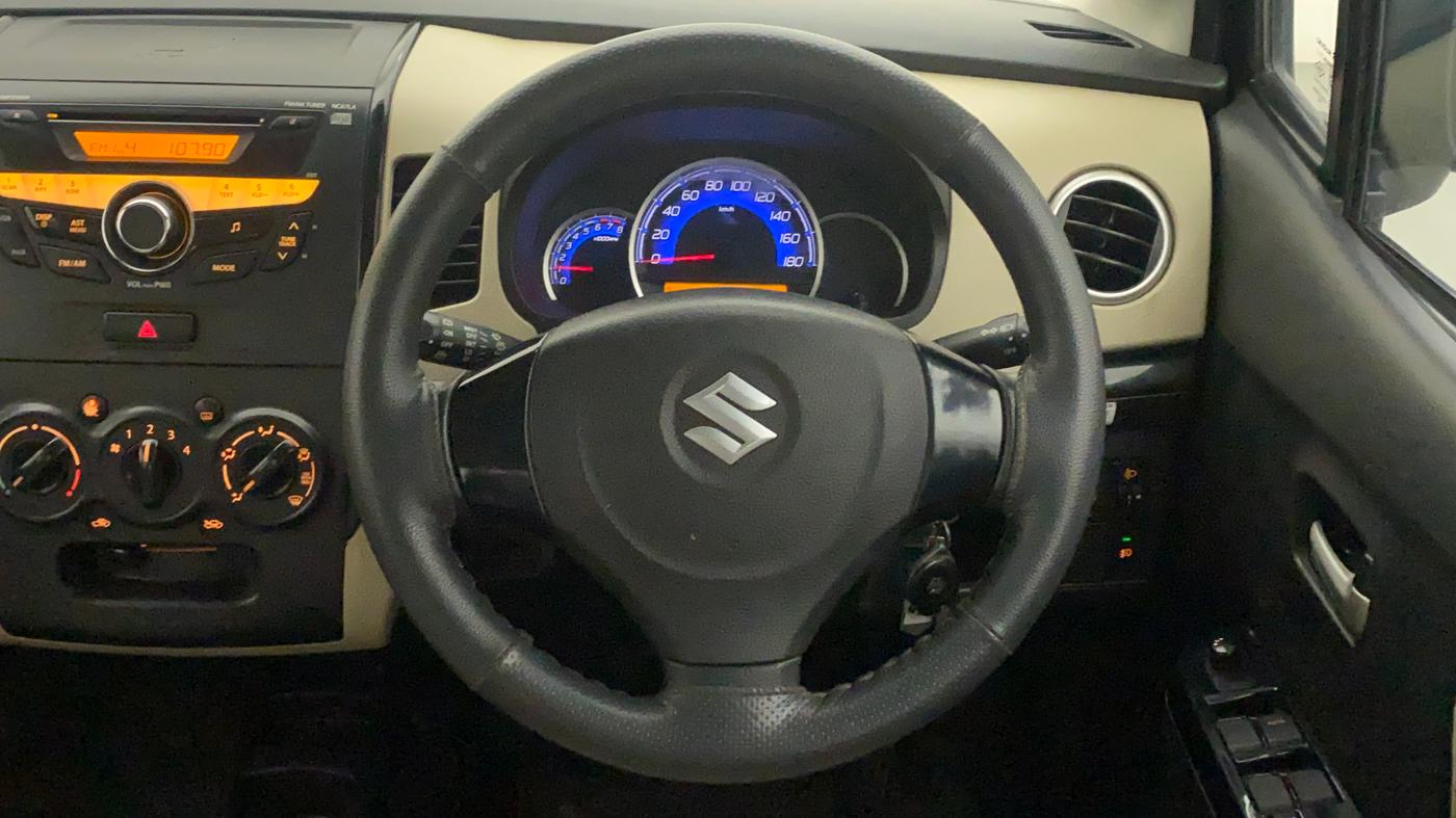 2017 Maruti Wagon R 1.0 VXI, Petrol, Manual, 34,793 km, Steering Wheel Close Up