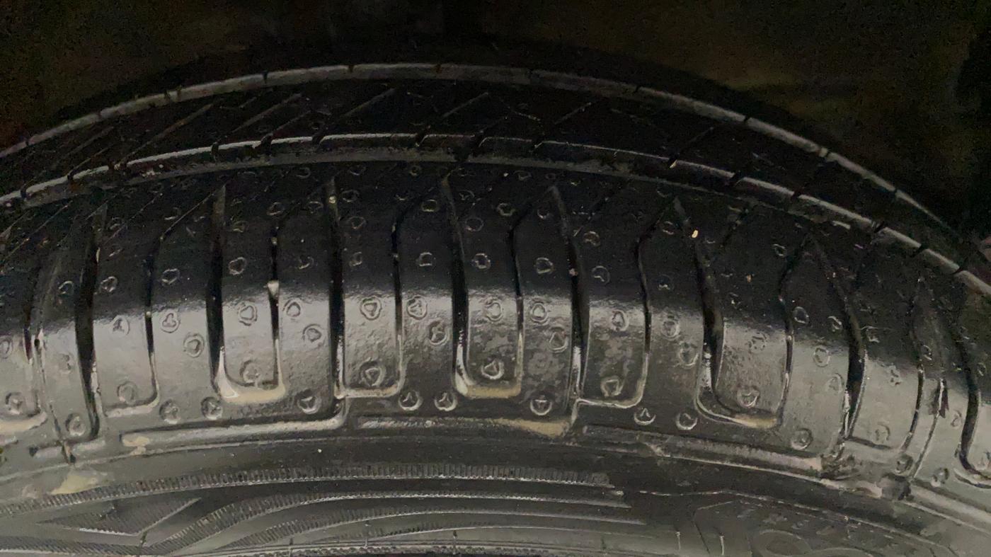 2017 Maruti Wagon R 1.0 VXI, Petrol, Manual, 34,793 km, Right Front Tyre Tread