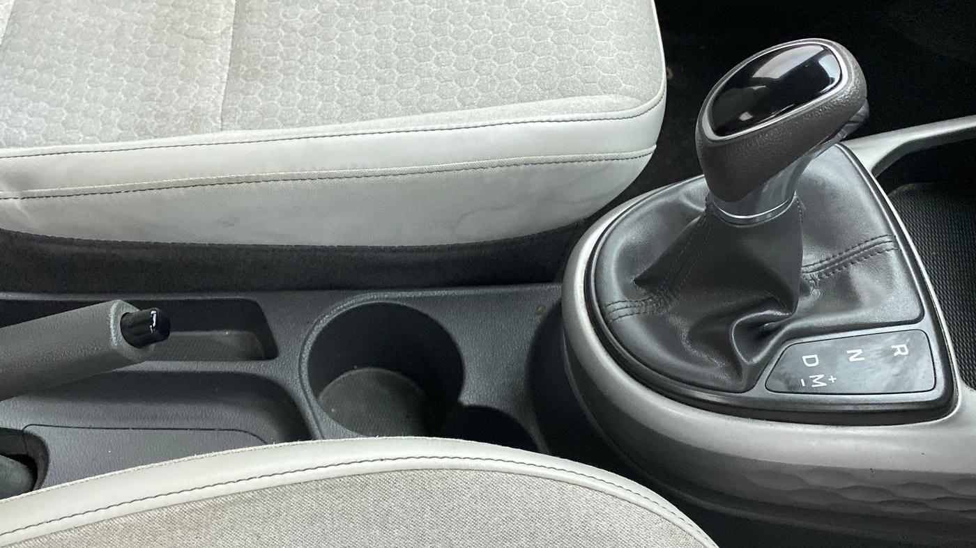 2019 Hyundai GRAND I10 NIOS MAGNA 1.2 AT, Petrol, Automatic, 51,246 km, Gear Lever