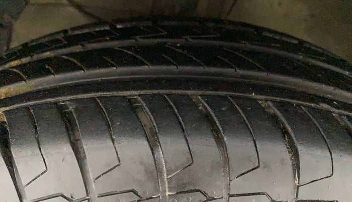 2017 Maruti Dzire VXI, Petrol, Manual, 87,184 km, Left Front Tyre Tread