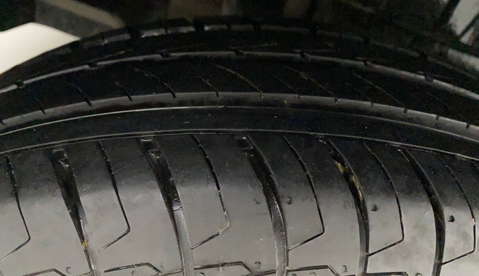 2017 Maruti Dzire VXI, Petrol, Manual, 87,184 km, Right Rear Tyre Tread