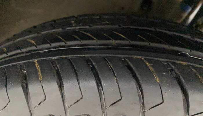 2017 Maruti Dzire VXI, Petrol, Manual, 87,184 km, Right Front Tyre Tread