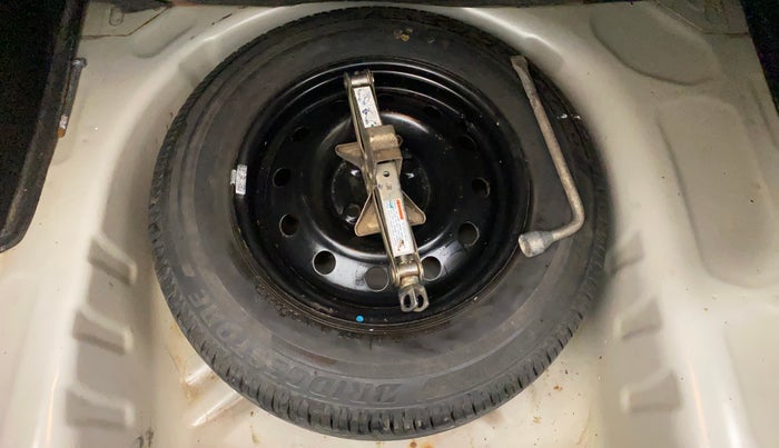 2017 Maruti Dzire VXI, Petrol, Manual, 87,184 km, Dicky (Boot door) - Tool missing