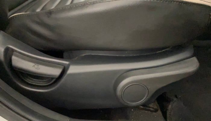 2016 Hyundai Grand i10 ASTA (O) 1.2 KAPPA VTVT, Petrol, Manual, 28,183 km, Driver Side Adjustment Panel