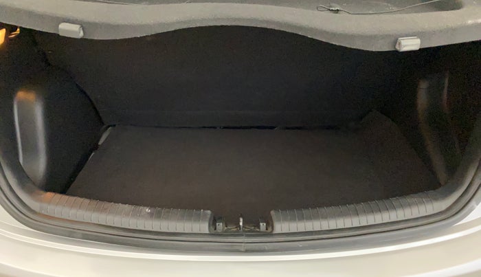 2016 Hyundai Grand i10 ASTA (O) 1.2 KAPPA VTVT, Petrol, Manual, 28,183 km, Boot Inside