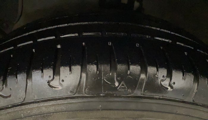 2016 Hyundai Grand i10 ASTA (O) 1.2 KAPPA VTVT, Petrol, Manual, 28,183 km, Left Front Tyre Tread