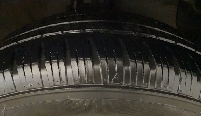 2016 Hyundai Grand i10 ASTA (O) 1.2 KAPPA VTVT, Petrol, Manual, 28,183 km, Right Front Tyre Tread